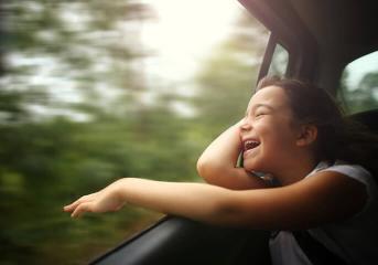petite fille voiture